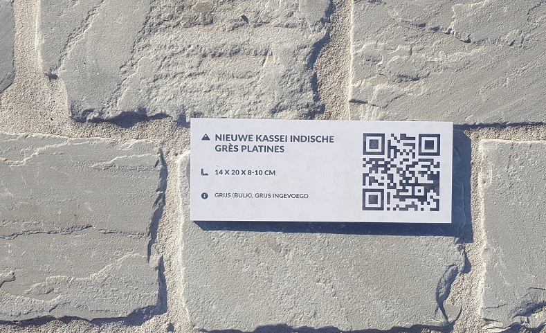 Scan de QR code met uw QR reader en open de website.